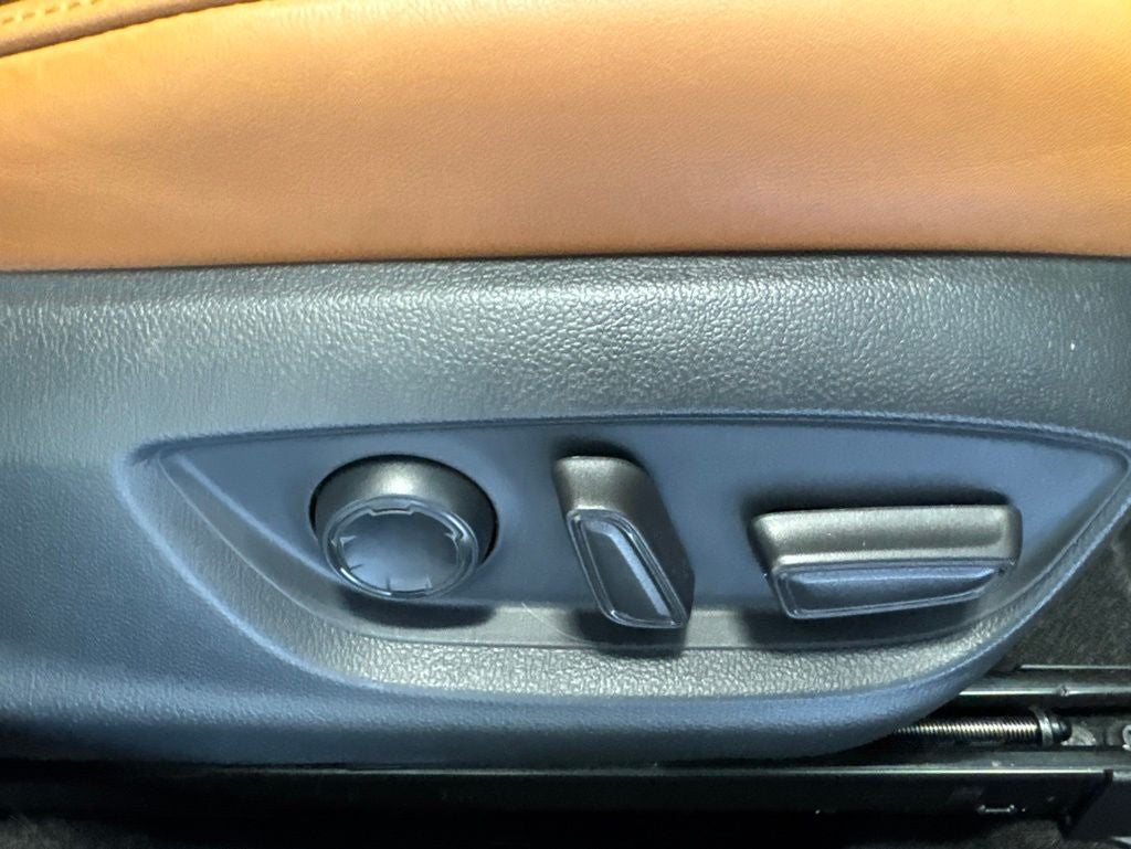 2019 Toyota Avalon Limited w/ Advanced Safety Pkg