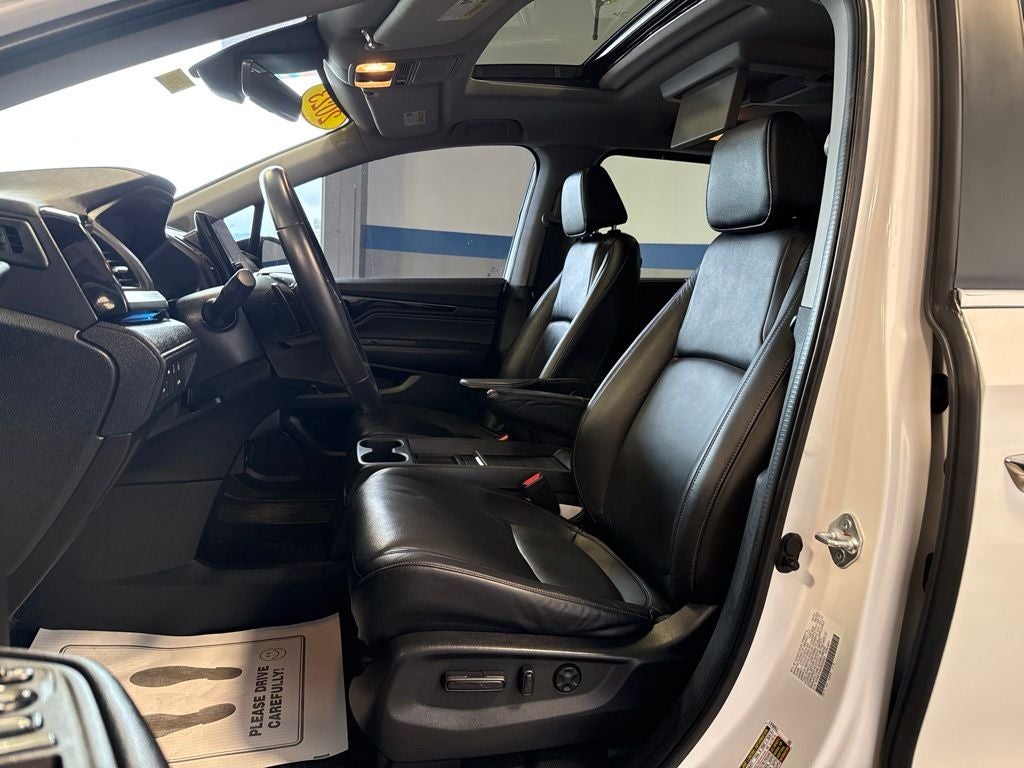 2023 Honda Odyssey Touring w/ Nav & Moonroof