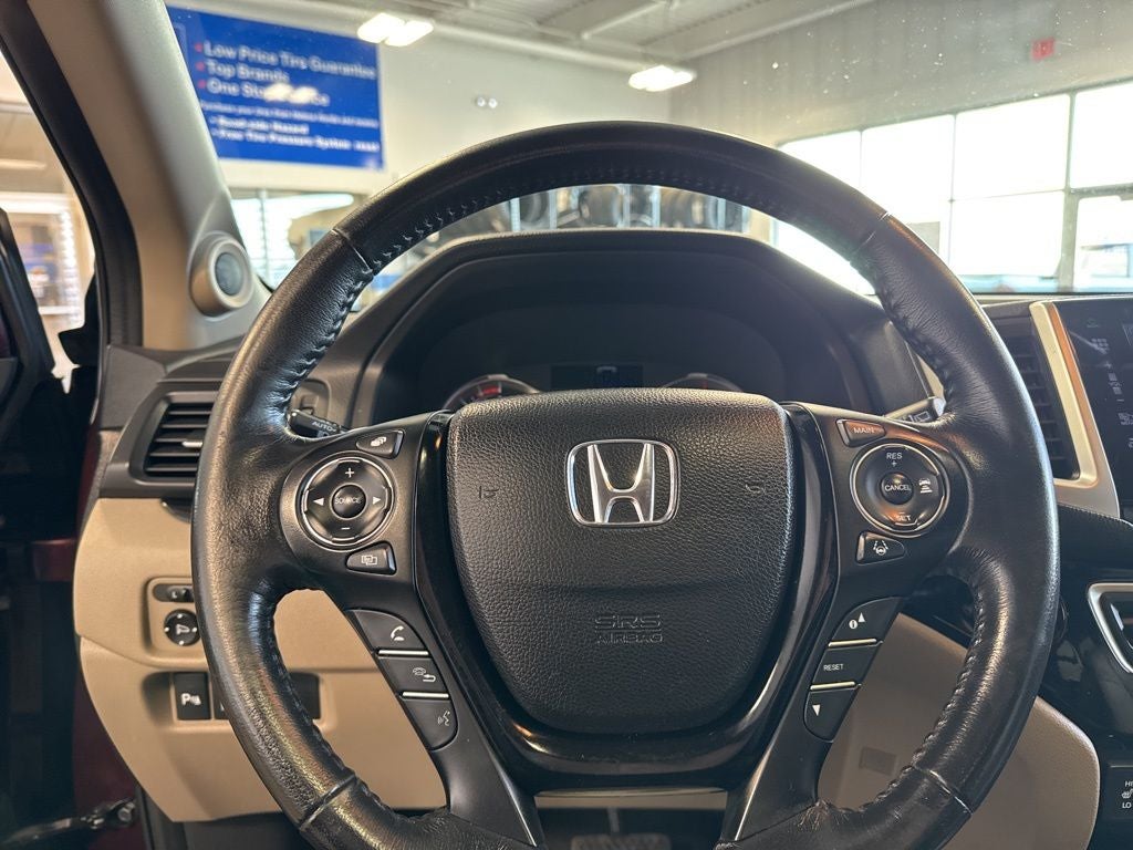 2016 Honda Pilot Touring w/ NAV