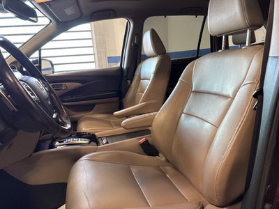 2016 Honda Pilot Touring w/ NAV