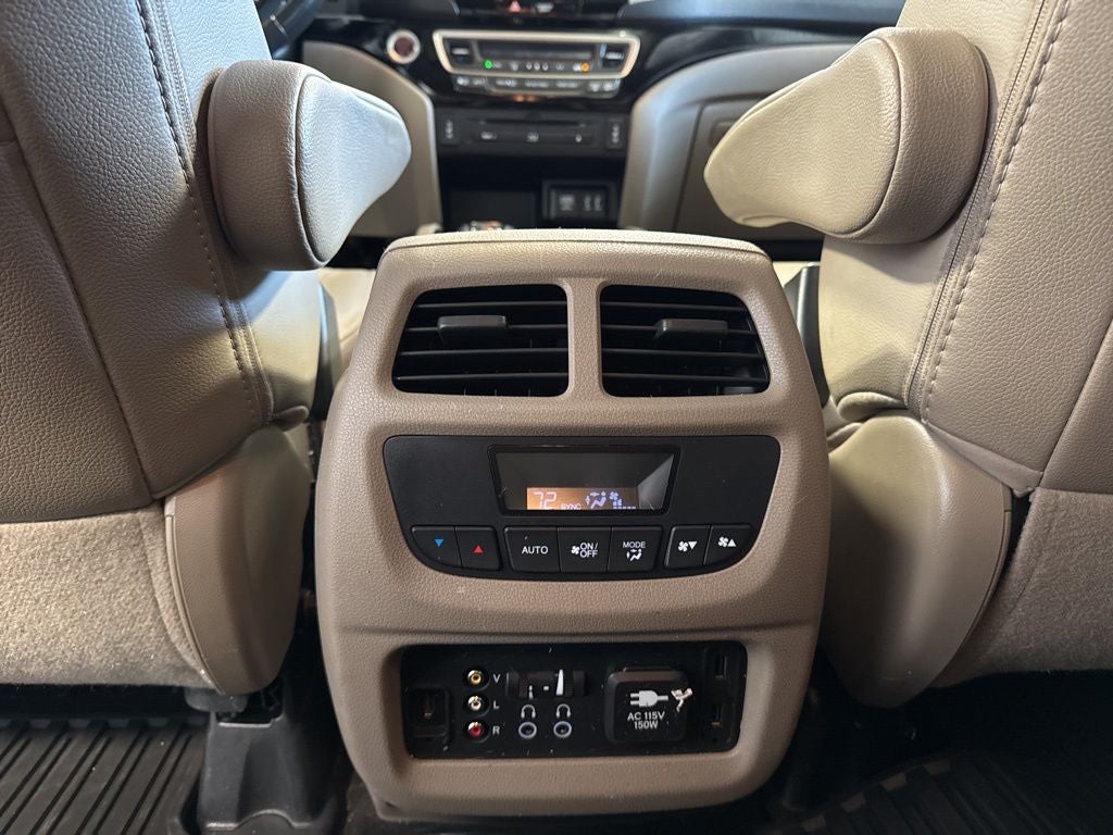 2016 Honda Pilot Touring w/ NAV