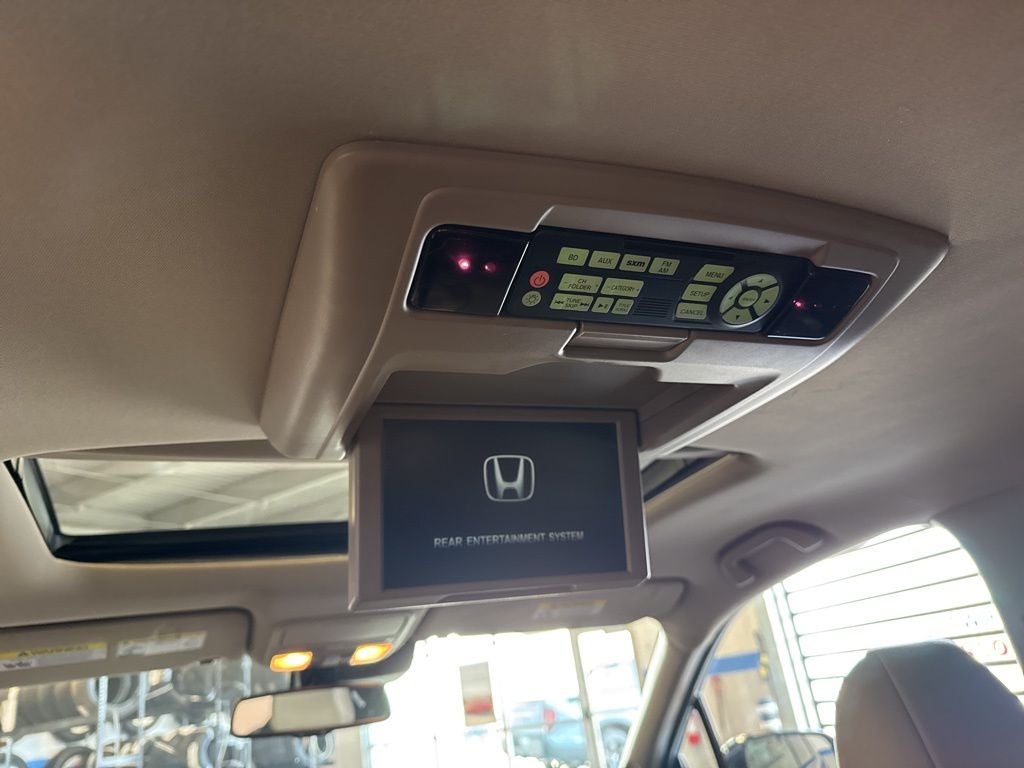 2016 Honda Pilot Touring w/ NAV