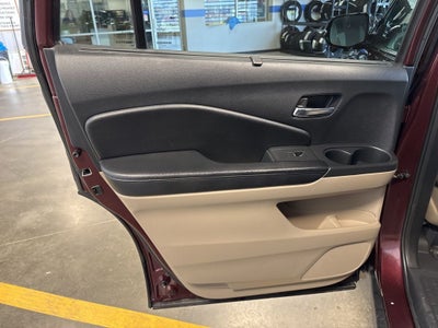 2016 Honda Pilot Touring w/ NAV