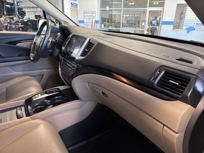 2016 Honda Pilot Touring w/ NAV