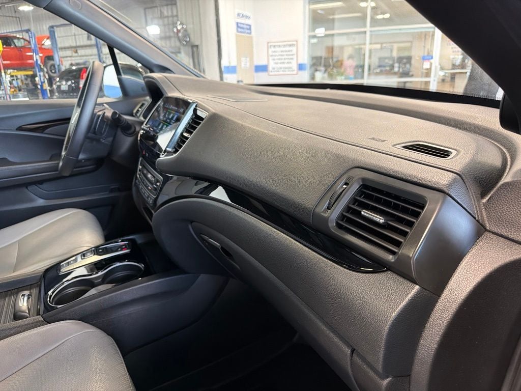 2021 Honda Passport Touring w/ Nav