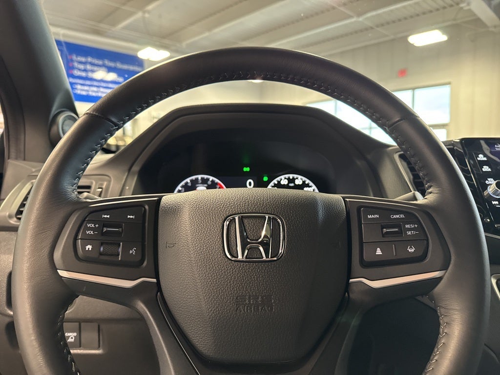 2025 Honda Ridgeline RTL w/ Utility Pkg