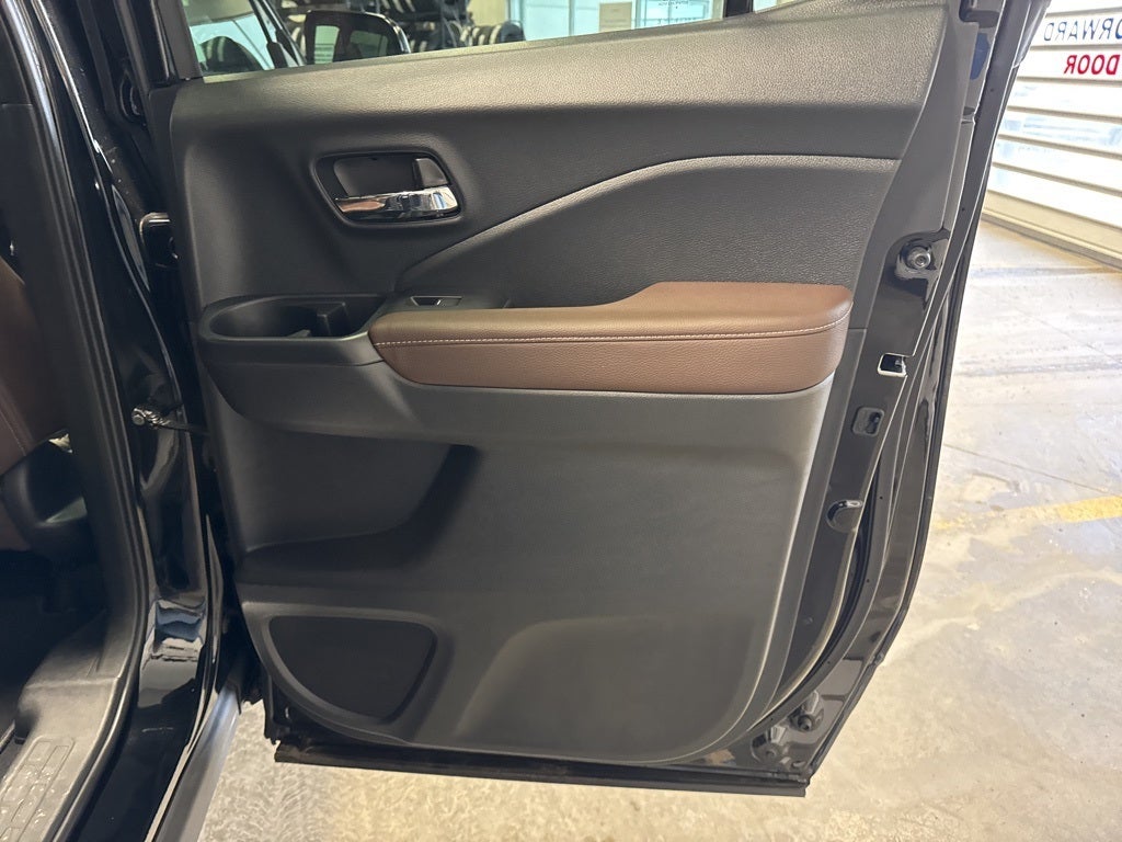 2025 Honda Ridgeline RTL w/ Utility Pkg