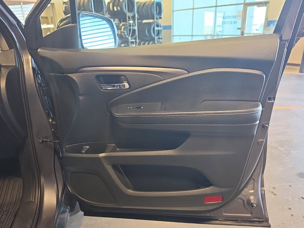 2019 Honda Ridgeline RTL-T w/ Nav