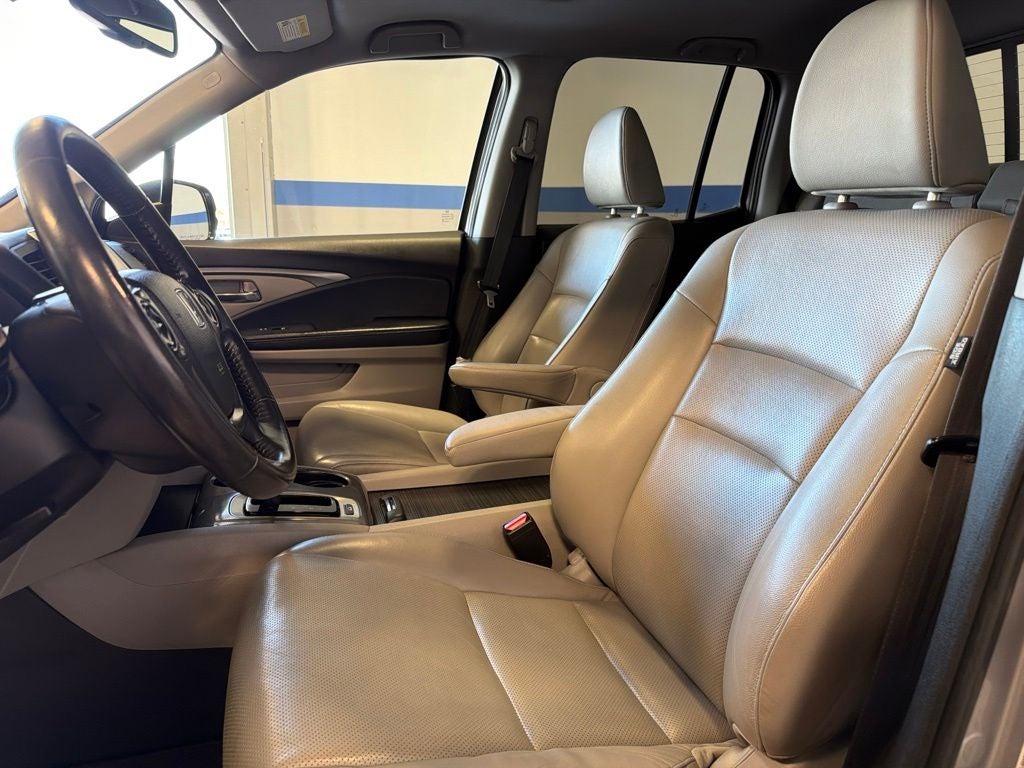 2019 Honda Ridgeline RTL-T w/ Nav