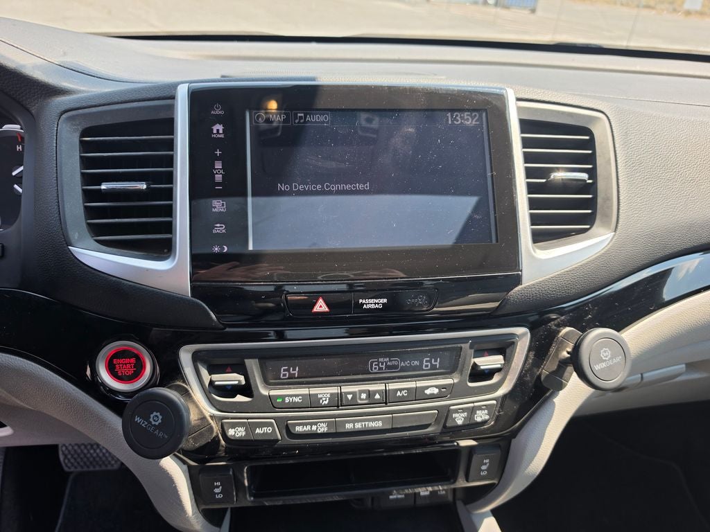 2017 Honda Ridgeline RTL-E w/ Nav & Moonroof