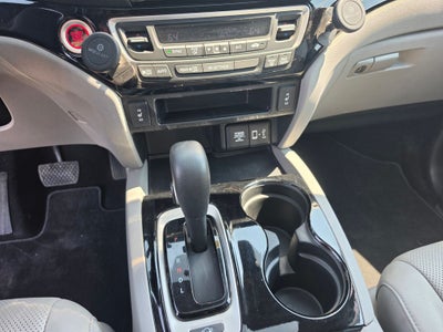 2017 Honda Ridgeline RTL-E w/ Nav & Moonroof