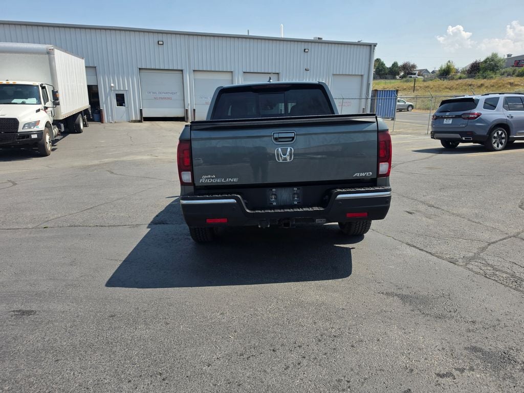 2017 Honda Ridgeline RTL-E w/ Nav & Moonroof