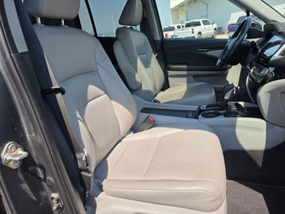 2017 Honda Ridgeline RTL-E w/ Nav & Moonroof