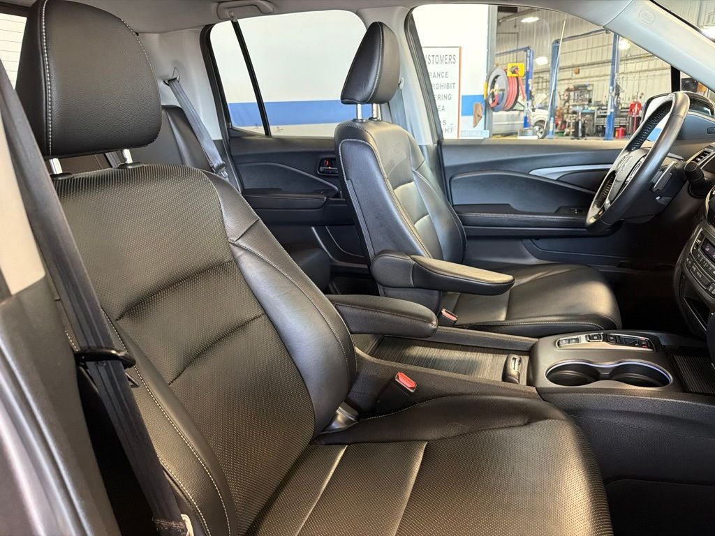 2022 Honda Ridgeline RTL-E w/ Navigation