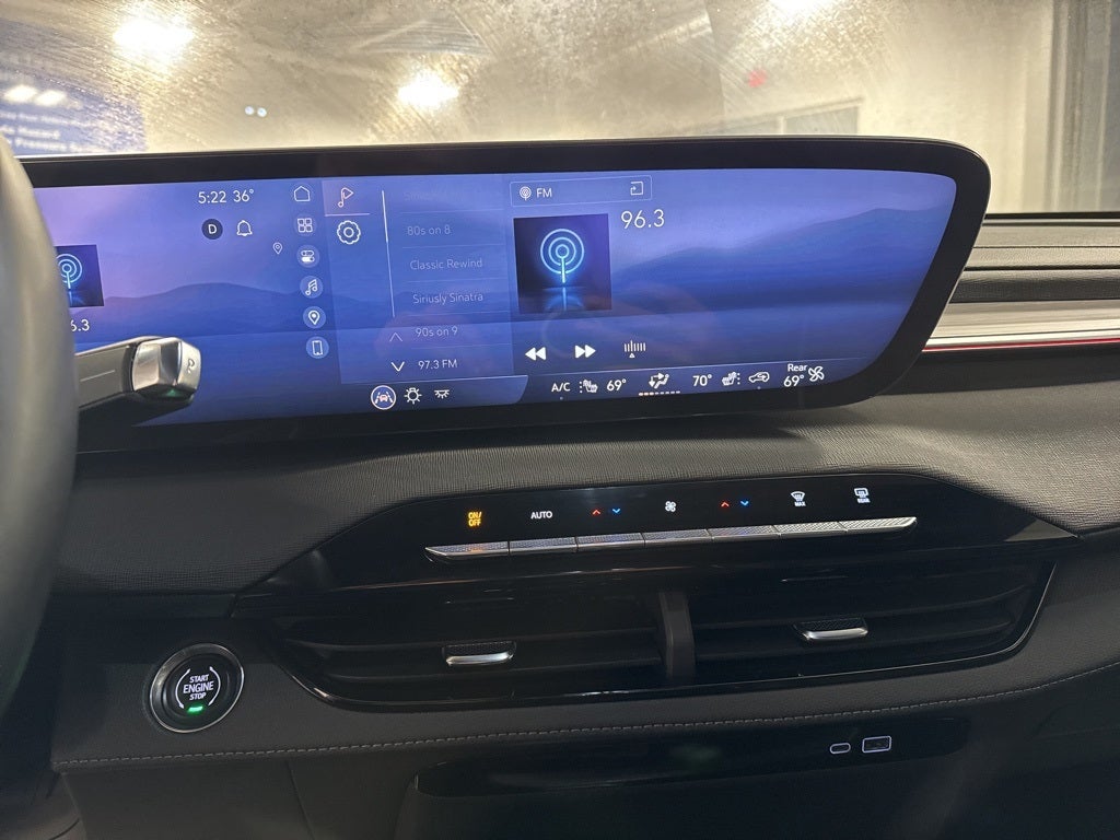 2025 Buick Enclave Preferred w/ Technology Pkg