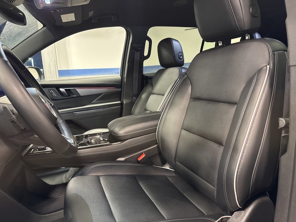 2025 Buick Enclave Preferred w/ Technology Pkg