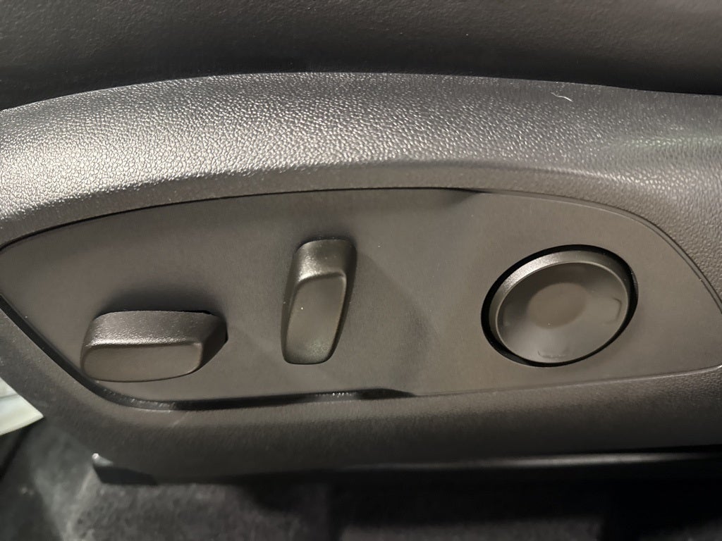 2025 Buick Enclave Preferred w/ Technology Pkg