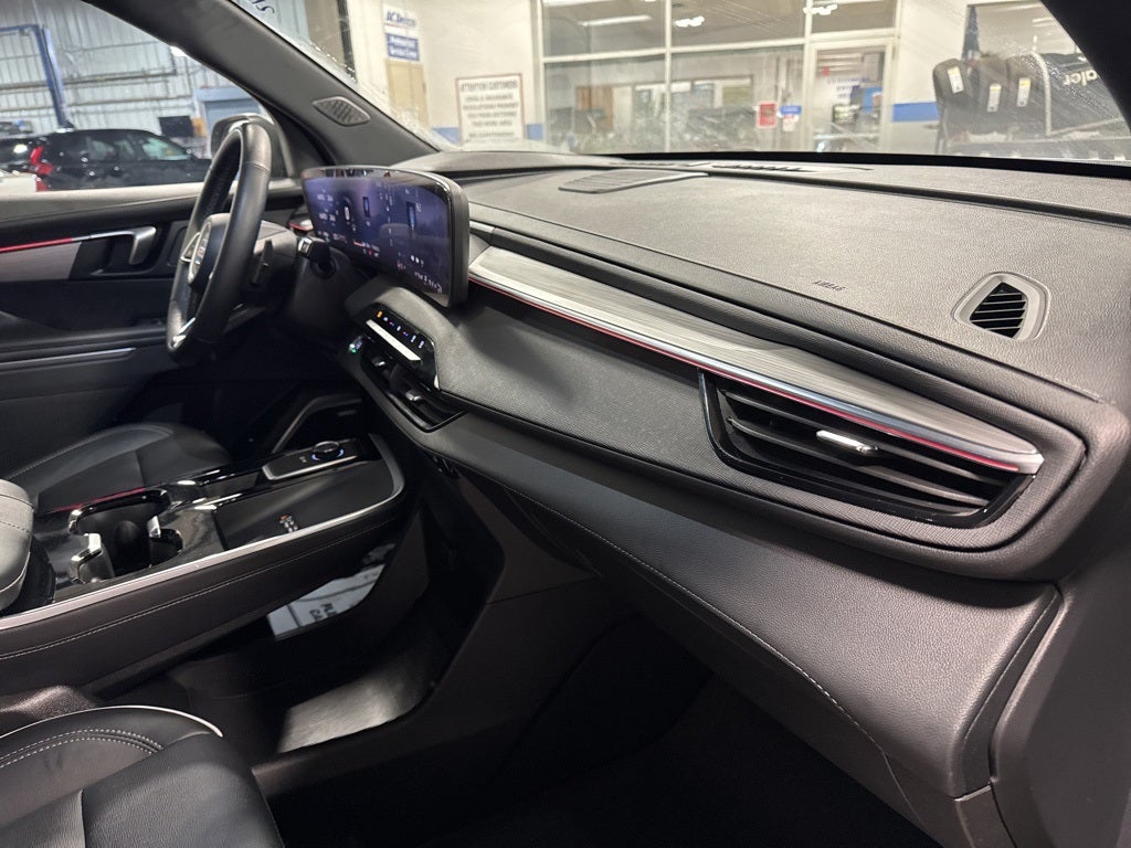 2025 Buick Enclave Preferred w/ Technology Pkg