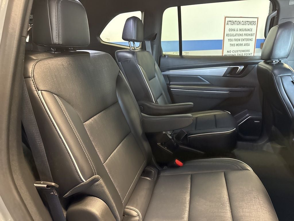 2025 Buick Enclave Preferred 1SD AWD w/ Technology Pkg