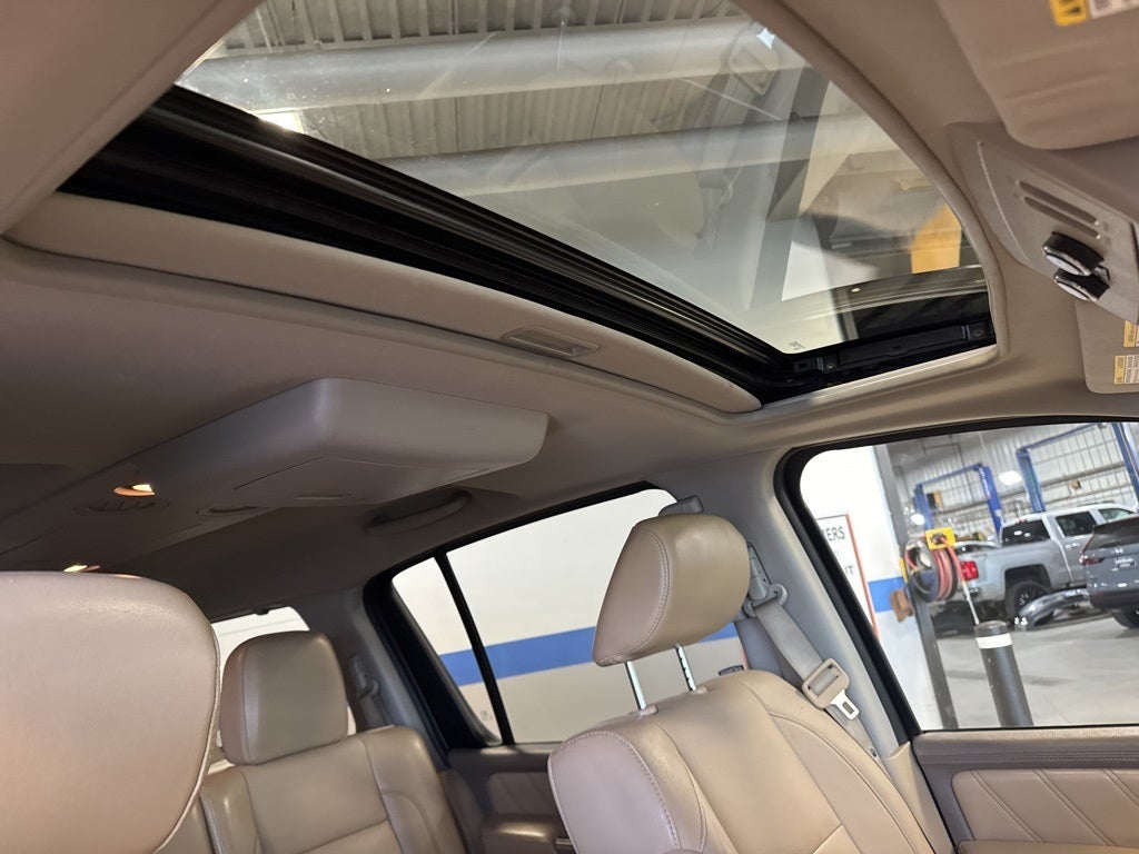 2015 Nissan Armada SL w/ Moonroof