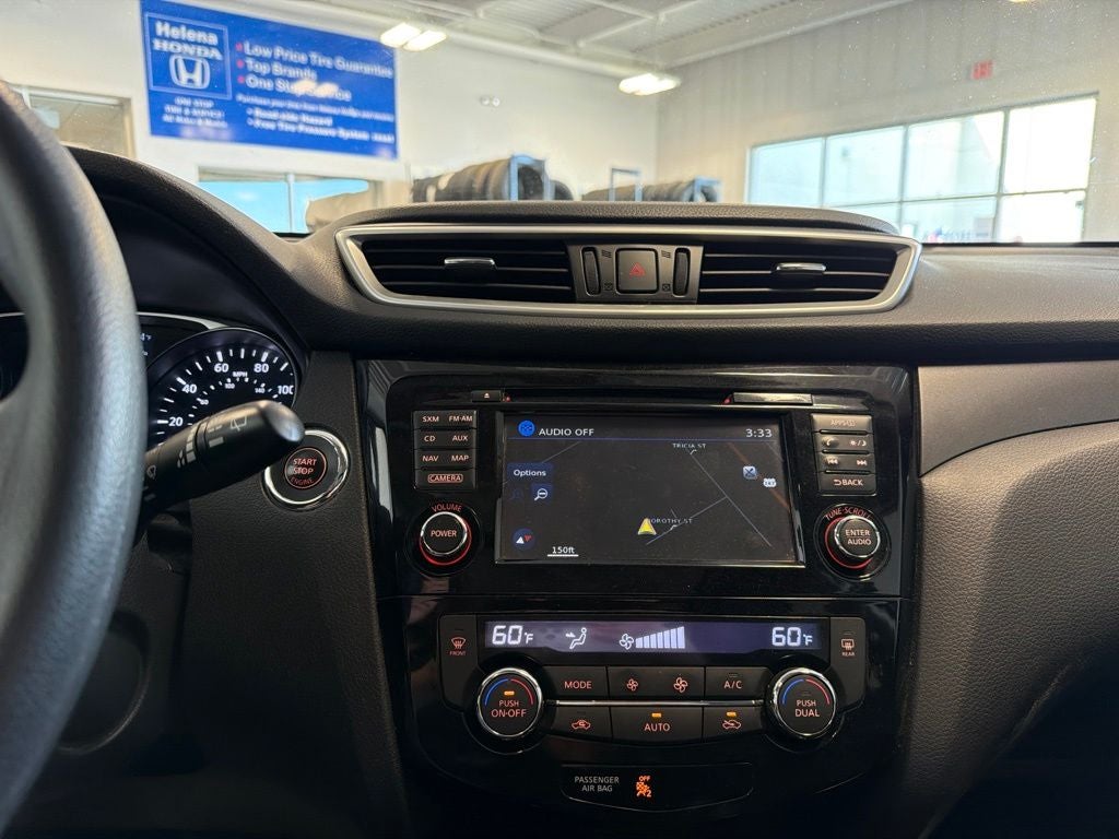 2016 Nissan Rogue SV Premium w/ Nav & Pano Roof