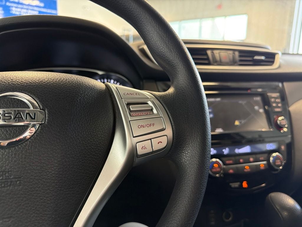 2016 Nissan Rogue SV Premium w/ Nav & Pano Roof