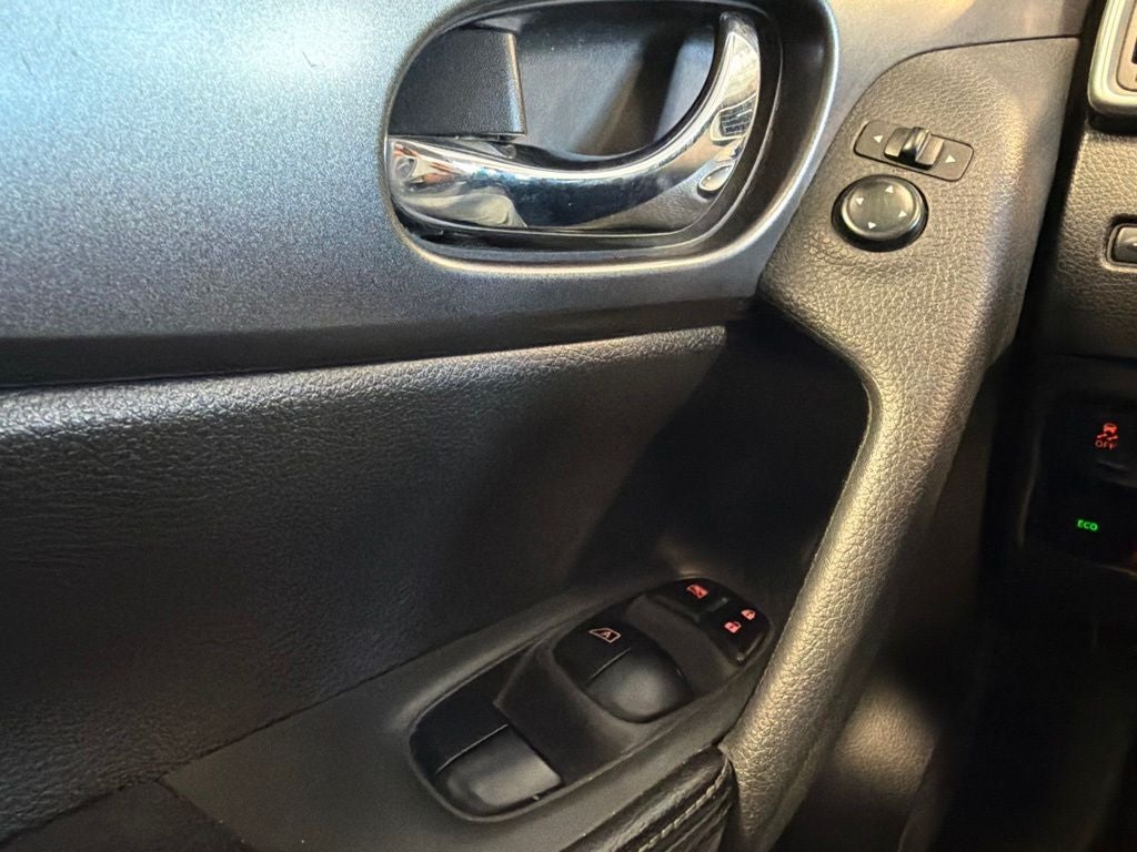 2016 Nissan Rogue SV Premium w/ Nav & Pano Roof