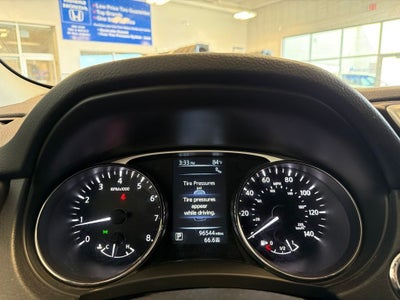 2016 Nissan Rogue SV Premium w/ Nav & Pano Roof