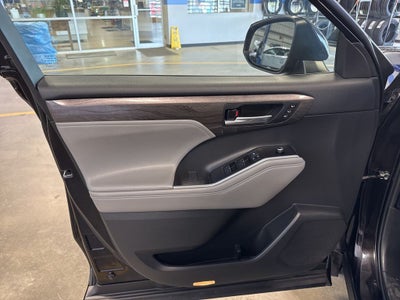 2021 Toyota Highlander Limited w/ Birds Eye View