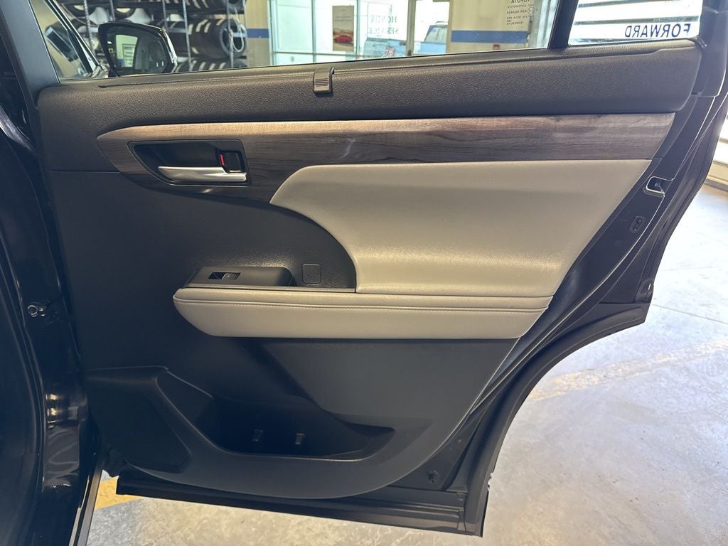 2021 Toyota Highlander Limited w/ Birds Eye View
