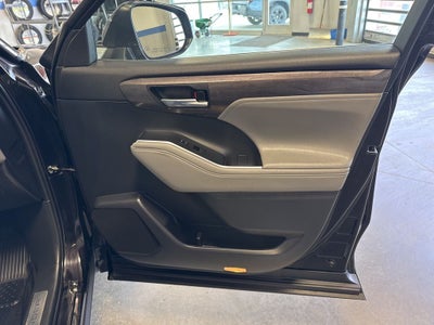 2021 Toyota Highlander Limited w/ Birds Eye View