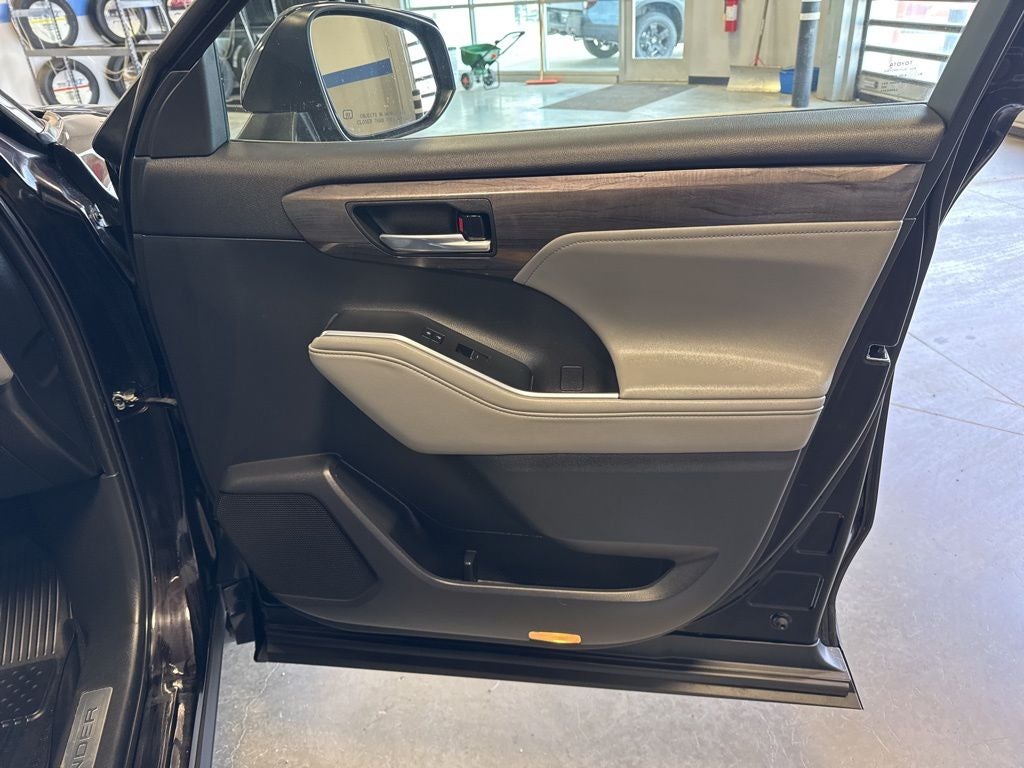 2021 Toyota Highlander Limited w/ Birds Eye View