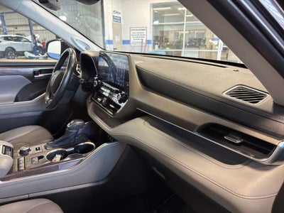2021 Toyota Highlander Limited w/ Birds Eye View
