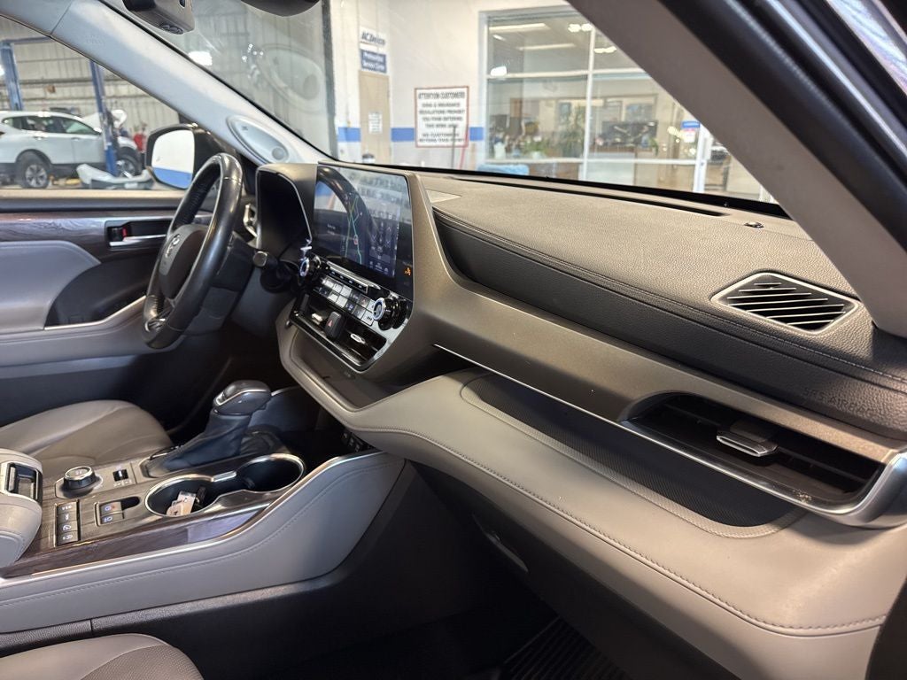 2021 Toyota Highlander Limited w/ Birds Eye View