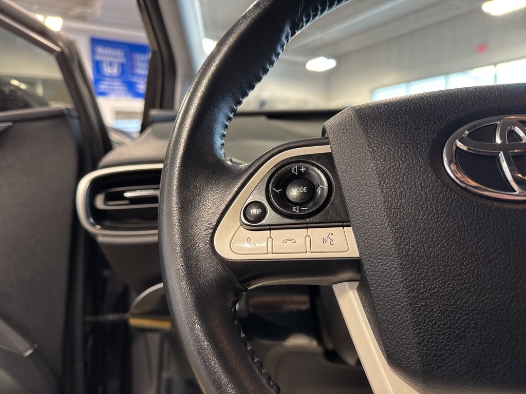 2016 Toyota Prius Three w/ Advanced Technology Pkg