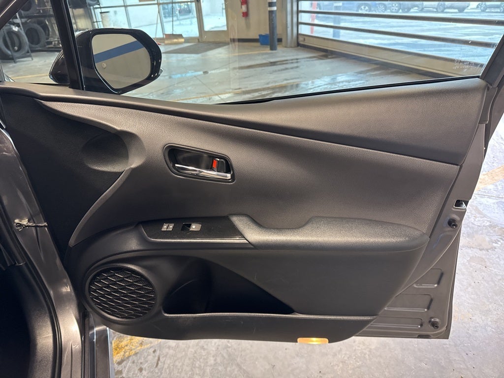 2016 Toyota Prius Three w/ Advanced Technology Pkg