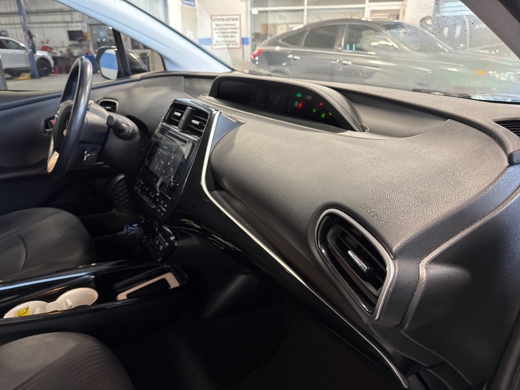 2016 Toyota Prius Three w/ Advanced Technology Pkg