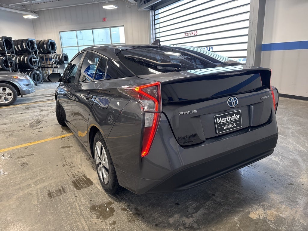 2016 Toyota Prius Three w/ Advanced Technology Pkg