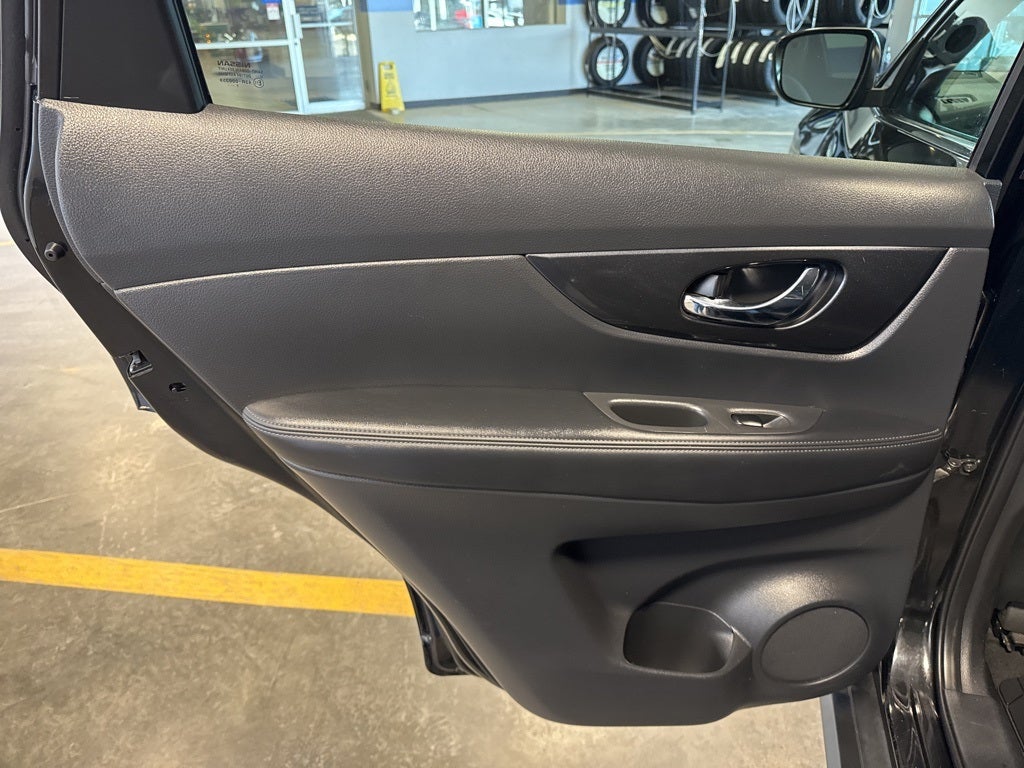 2018 Nissan Rogue SV AWD w/ Heated Seats